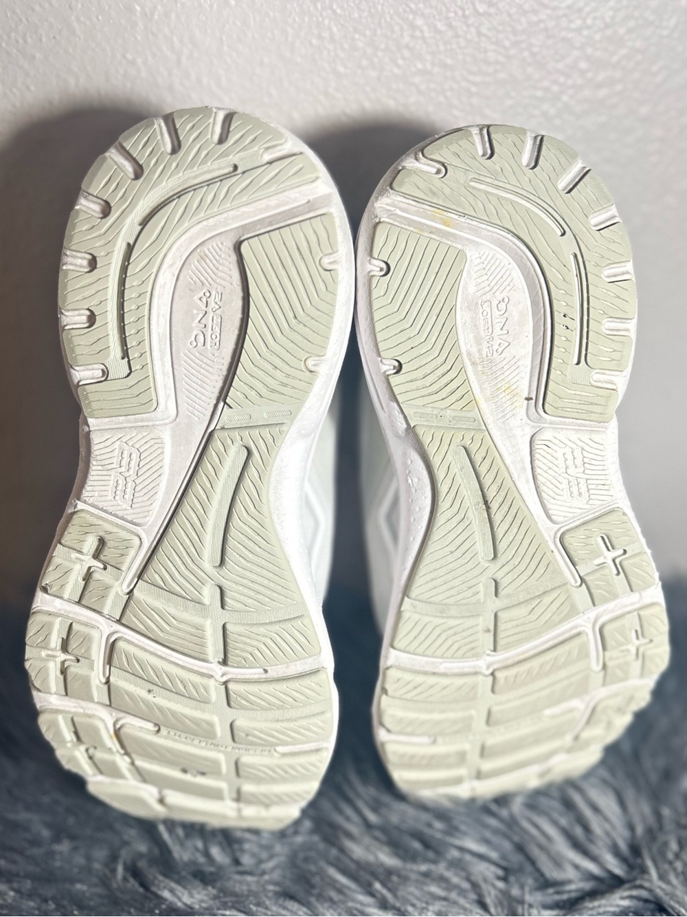 Brooks Brooks Adrenaline GTS 23 Women's Cream Running Sneakers Size 8.5 - Picture 9 of 10